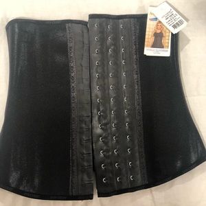 Ann Chery Waist trainer